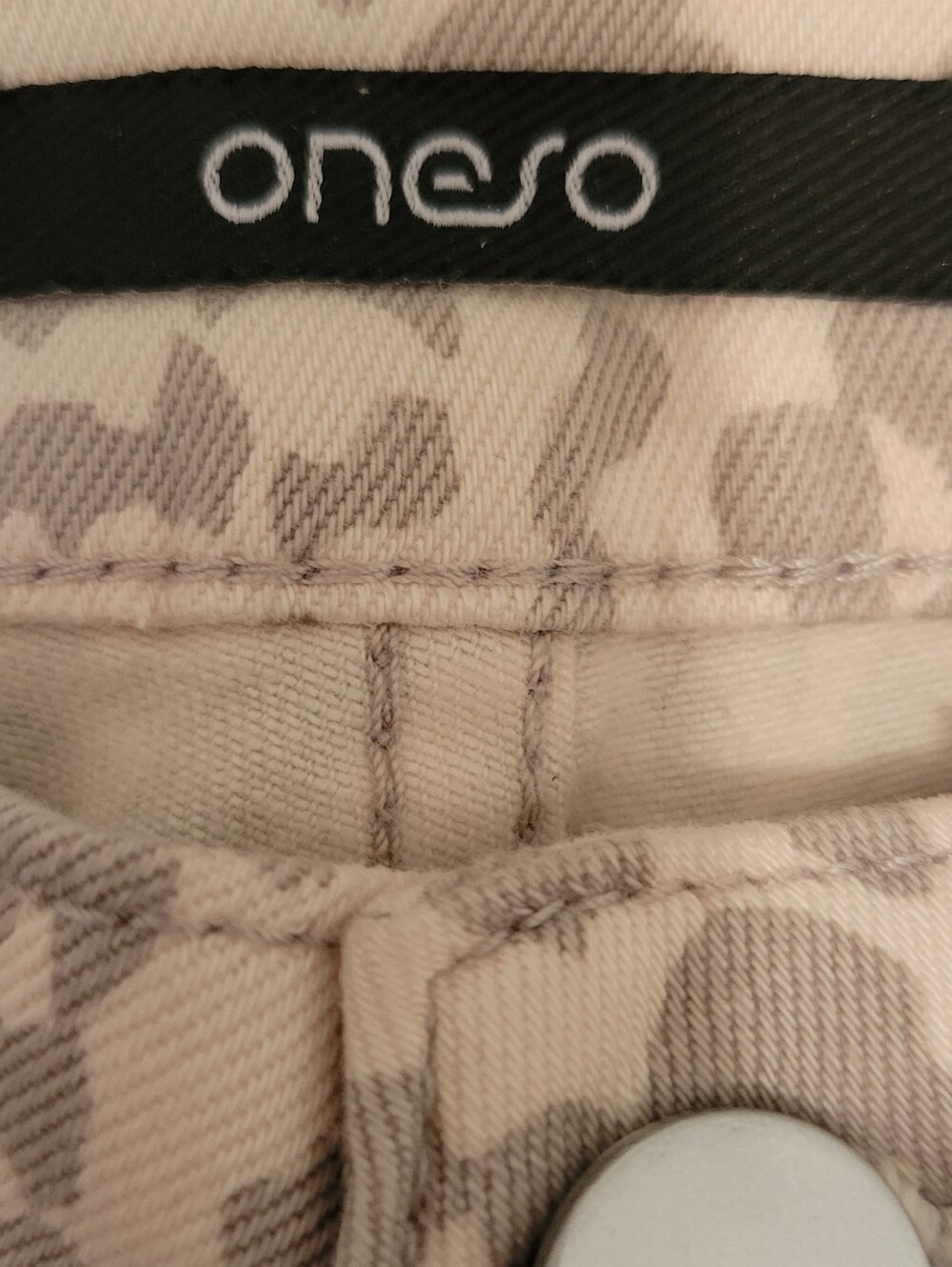 Oneso Leopard Print Wide Leg Jeans Size 26 Cream Gray Stretch Denim NWOT - Picture 7 of 9